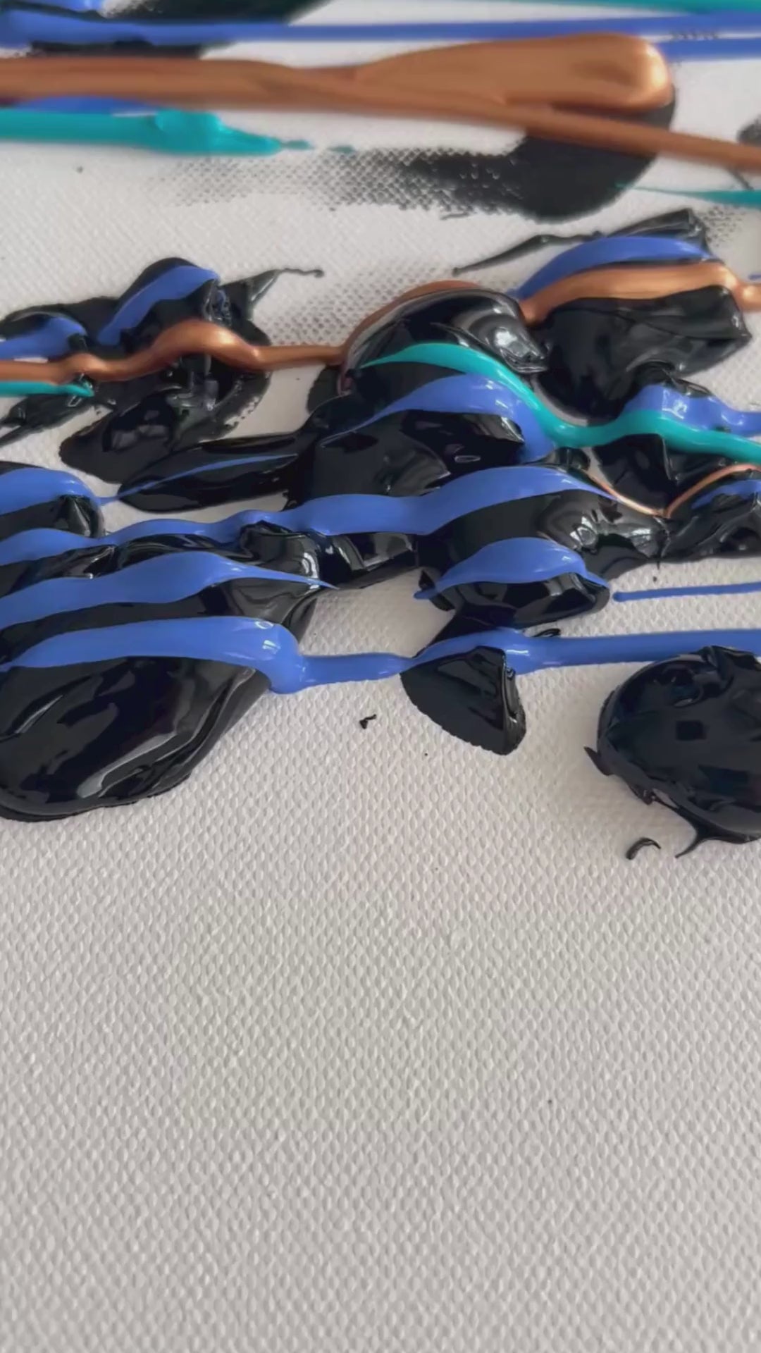 reel-2sahya-uk.myshopify.com-1756590974960-Avant_la_cr_ation_Peinture_acrylique_Bleu_Noir_Cuivre_en_relief.mp4