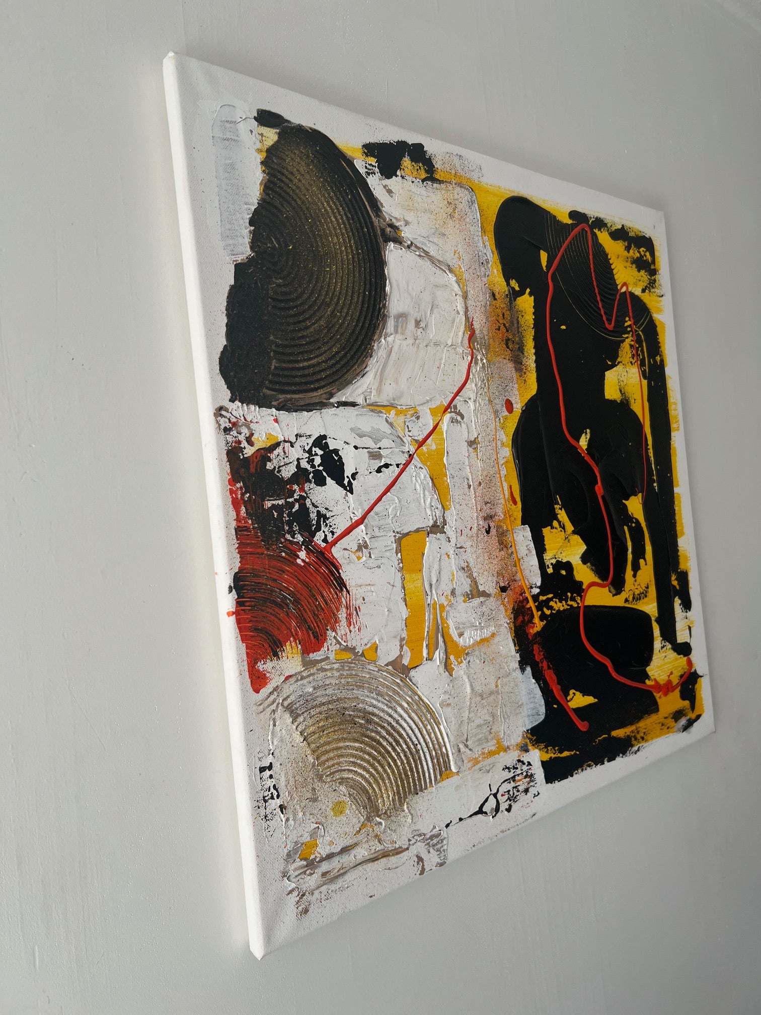 Tableau Moderne en Relief Or, Jaune, Blanc, Noir