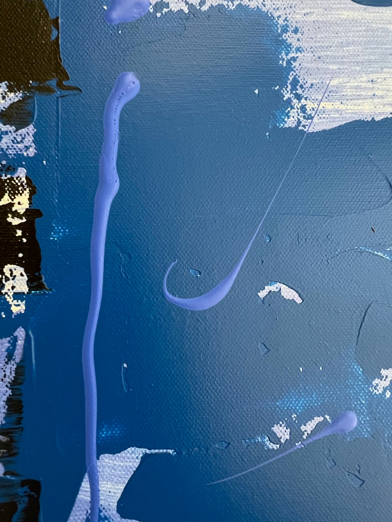Tableau abstrait en relief blanc bleu noir