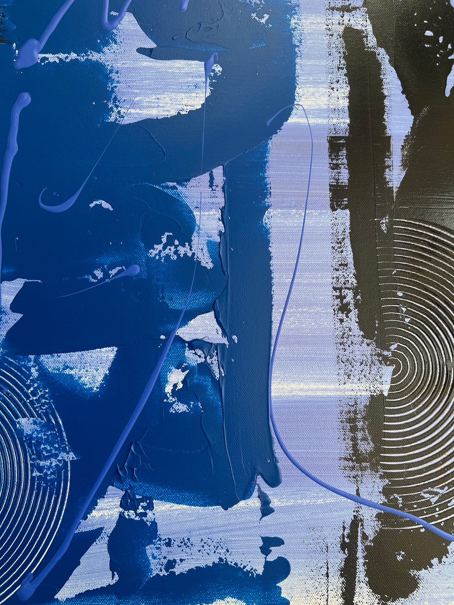 Tableau abstrait en relief blanc bleu noir