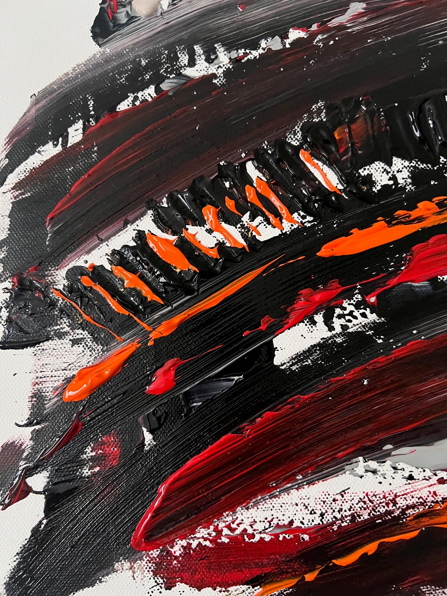 œuvre abstraite dynamique couleurs noir rouge orange or