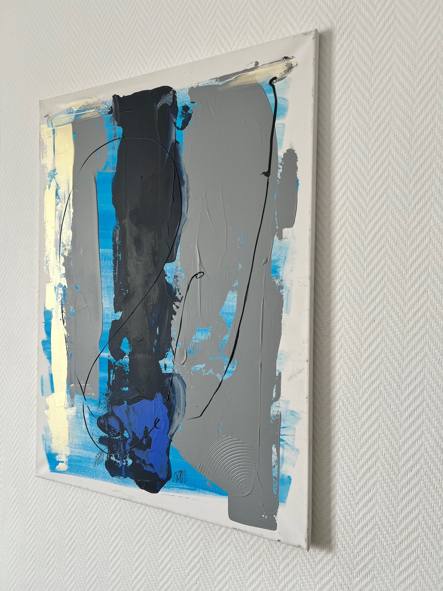 tableau abstrait  contemporain sur toile  en relief  gris et  bleu  