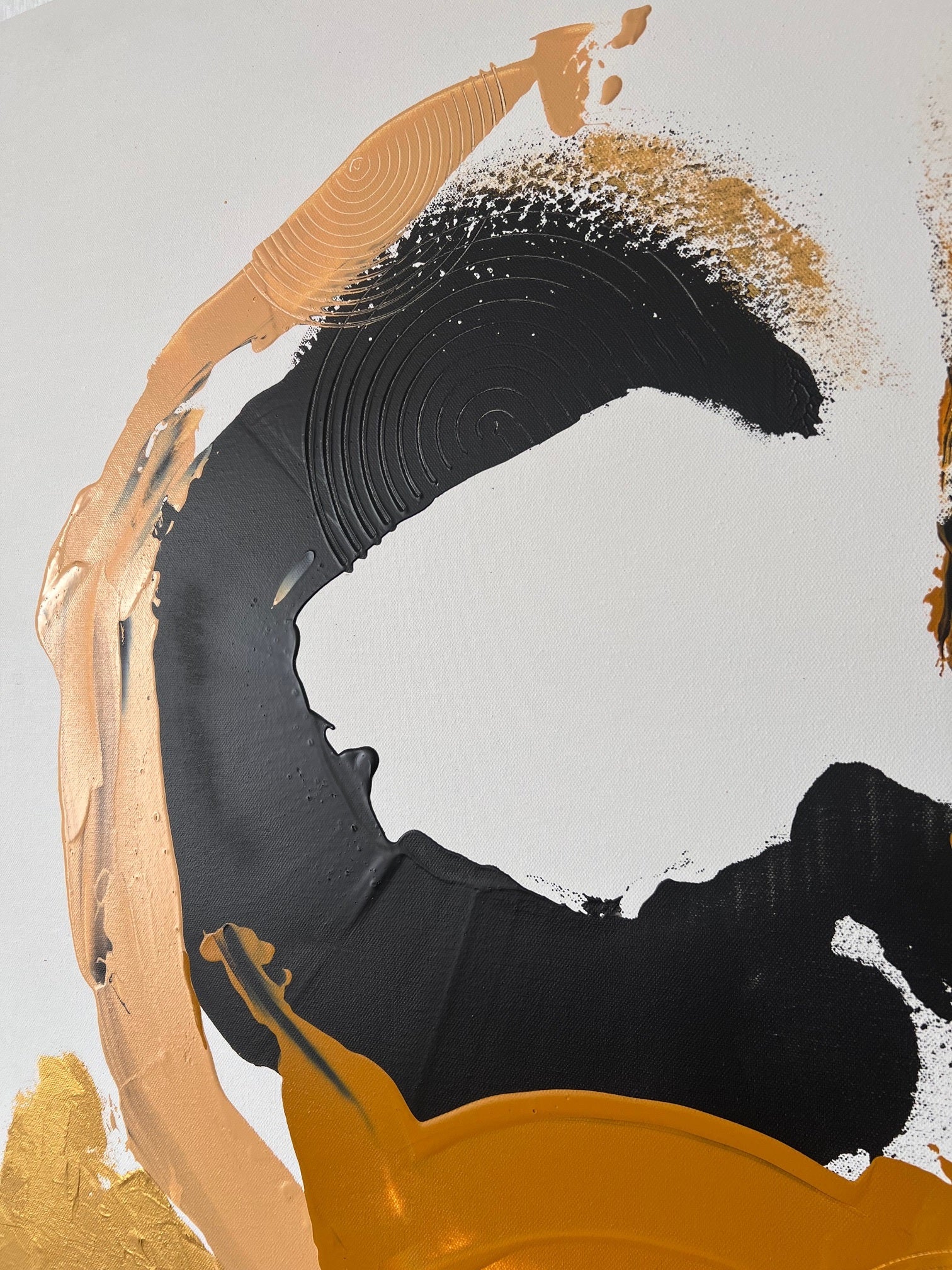 détail beige et noir mouvement peinture abstraite sur toile en relief Biacha   