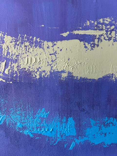 Peinture abstraite bleu marine et dorée, création contemporaine avec reliefs, parfaite pour déco murale raffinée.
