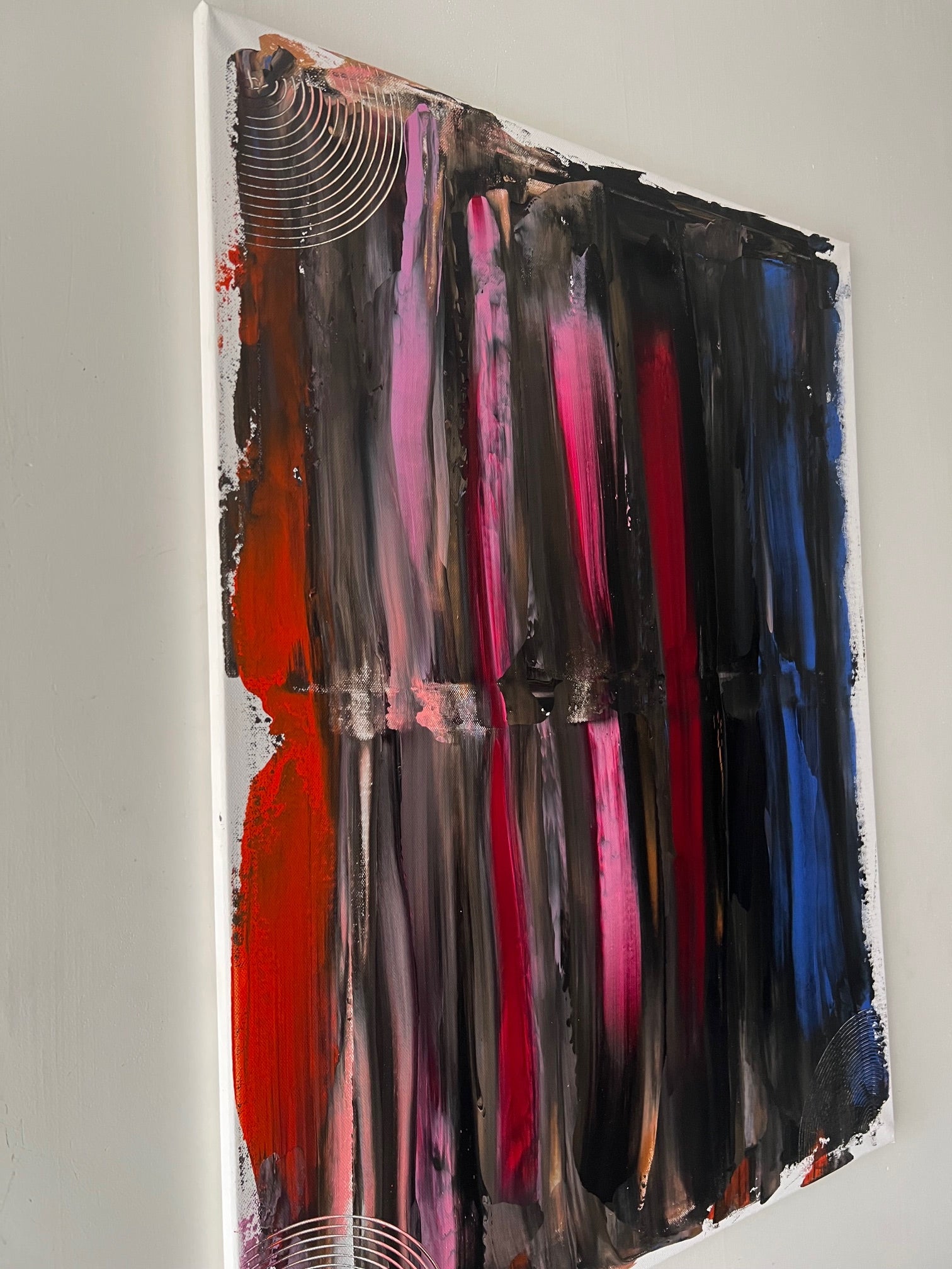 Peinture abstraite contemporaine aux jeux de couleurs et de lumière, œuvre unique en relief, idéale pour salon ou bureau moderne.