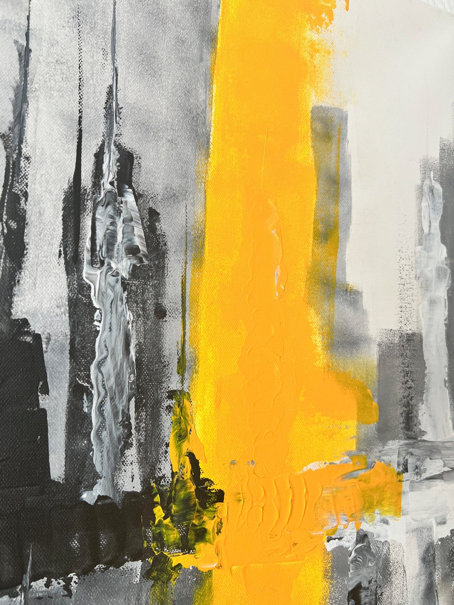 Peinture abstraite contemporaine aux teintes gris, noir et jaune, pensée pour valoriser un salon, un bureau ou une entrée avec une touche artistique.