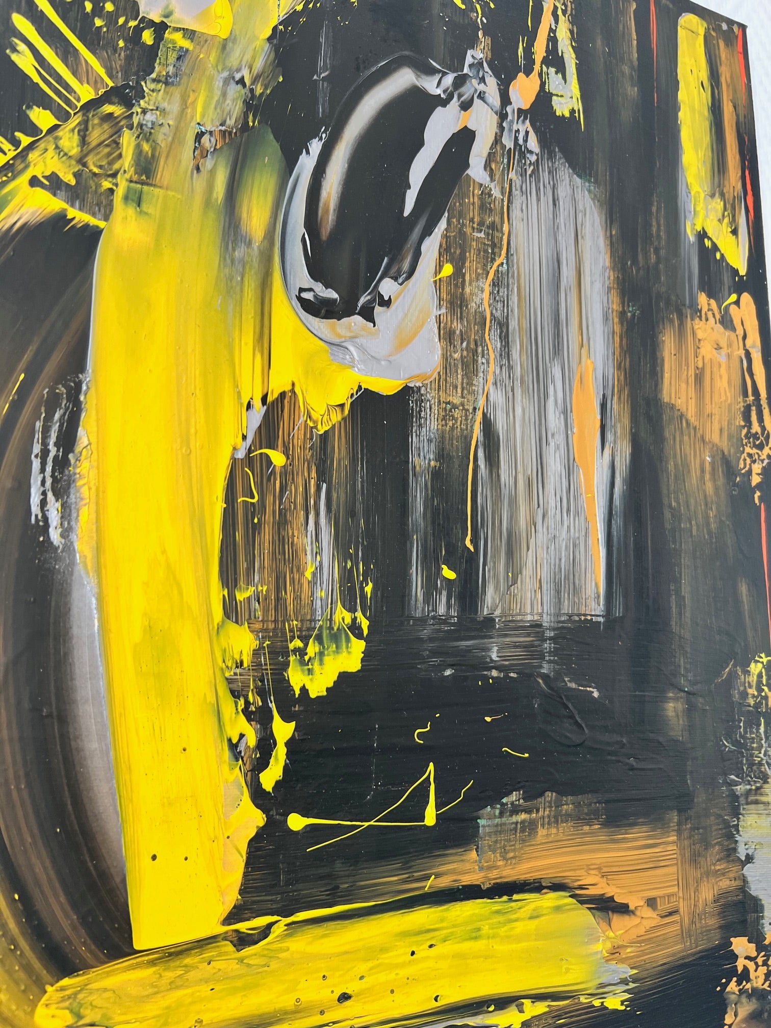 peinture abstraite  Biacha, artiste peintre français, inspirée de l'art abstrait contemporain avec une palette jaune, noir et gris.