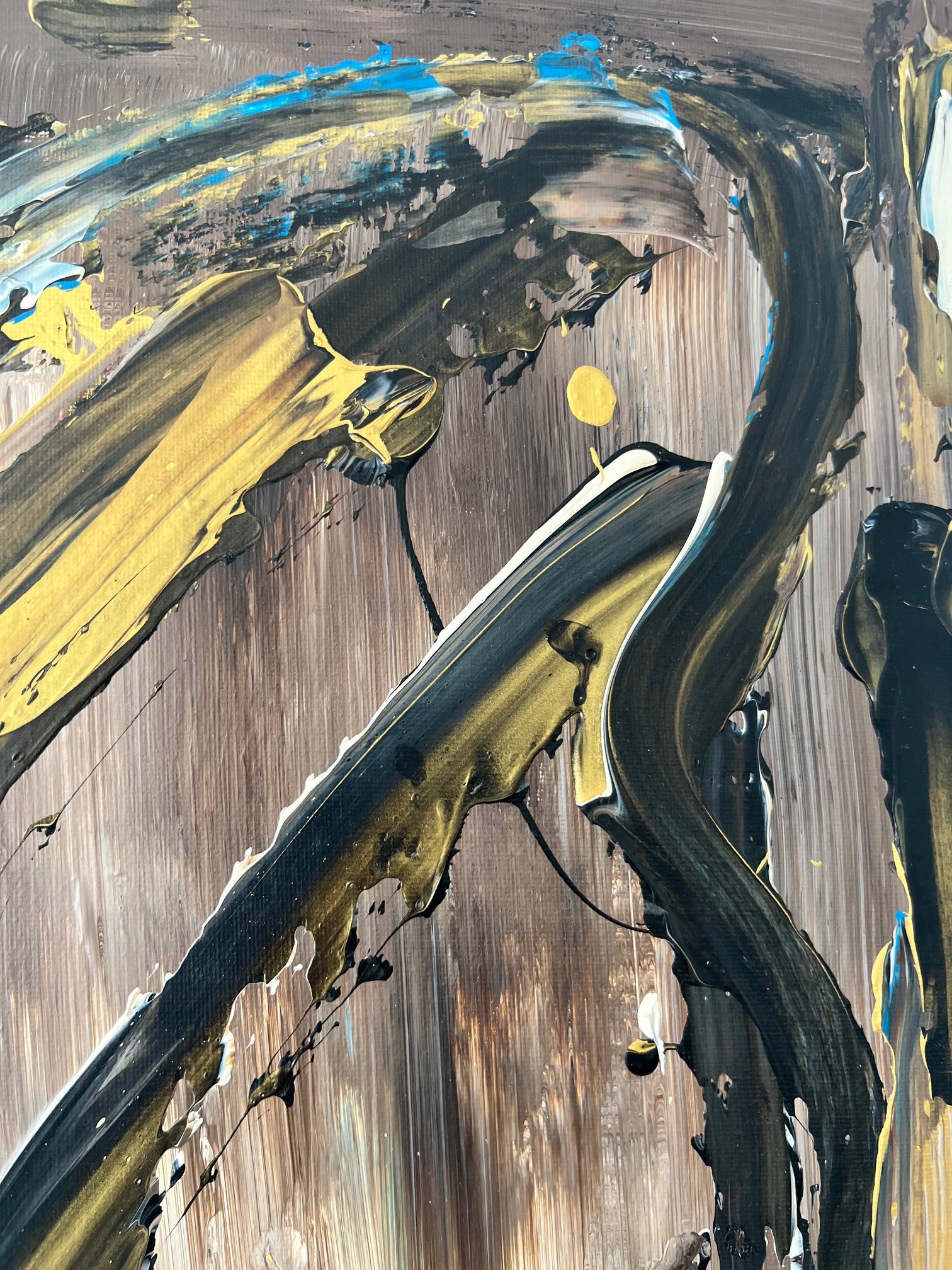 Peinture abstraite faite main aux dominantes marron, noir et or, parfaite pour une décoration contemporaine.