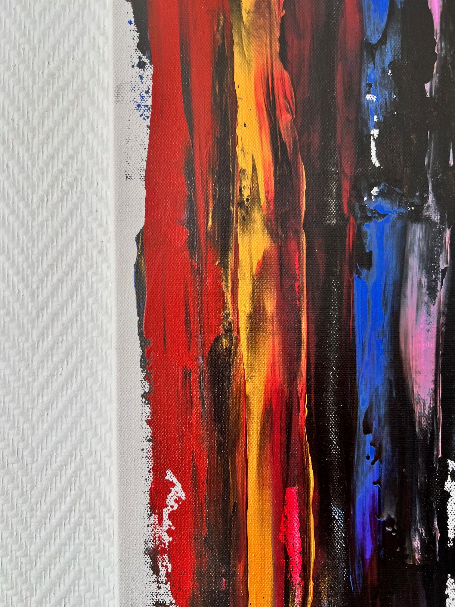 Création signée Biacha, artiste peintre français, mêlant textures et contrastes pour une décoration élégante et contemporaine.