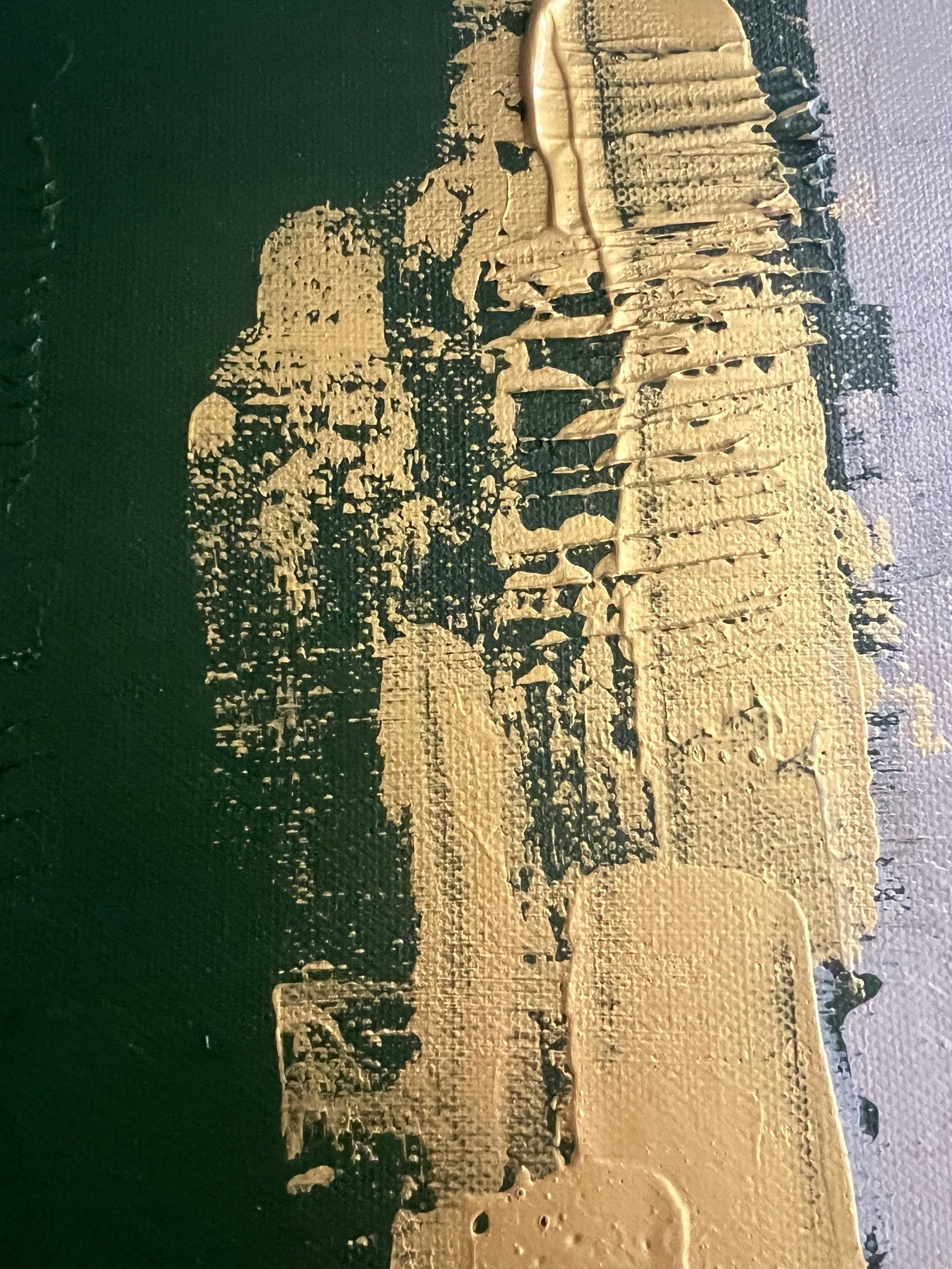 Peinture abstraite vert et or, création artisanale inspirée de la nature, ambiance zen et chaleureuse.