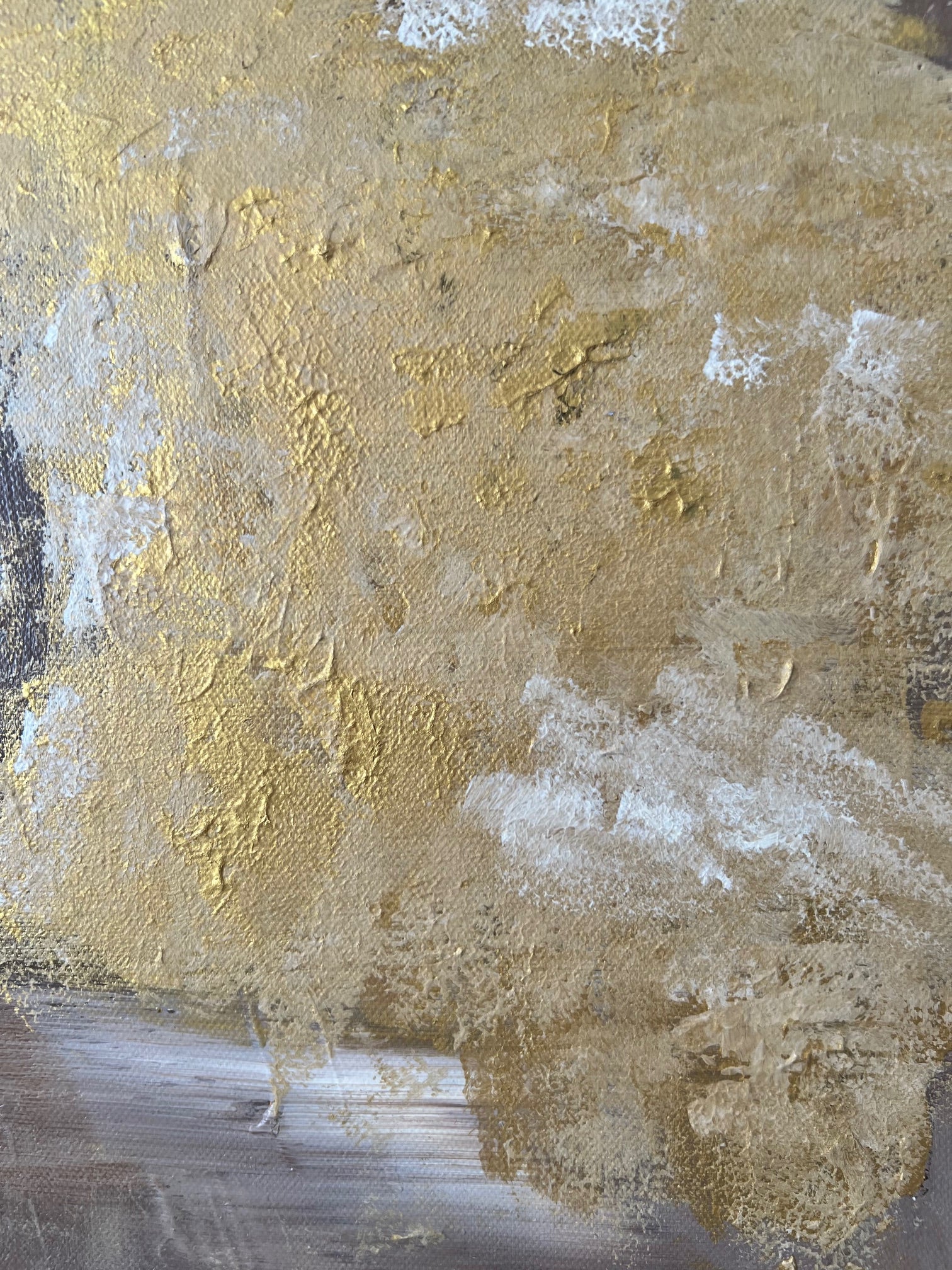 Œuvre contemporaine réalisée sur toile coton avec des nuances dorées et beiges, idéale pour un salon ou une salle à manger élégante.