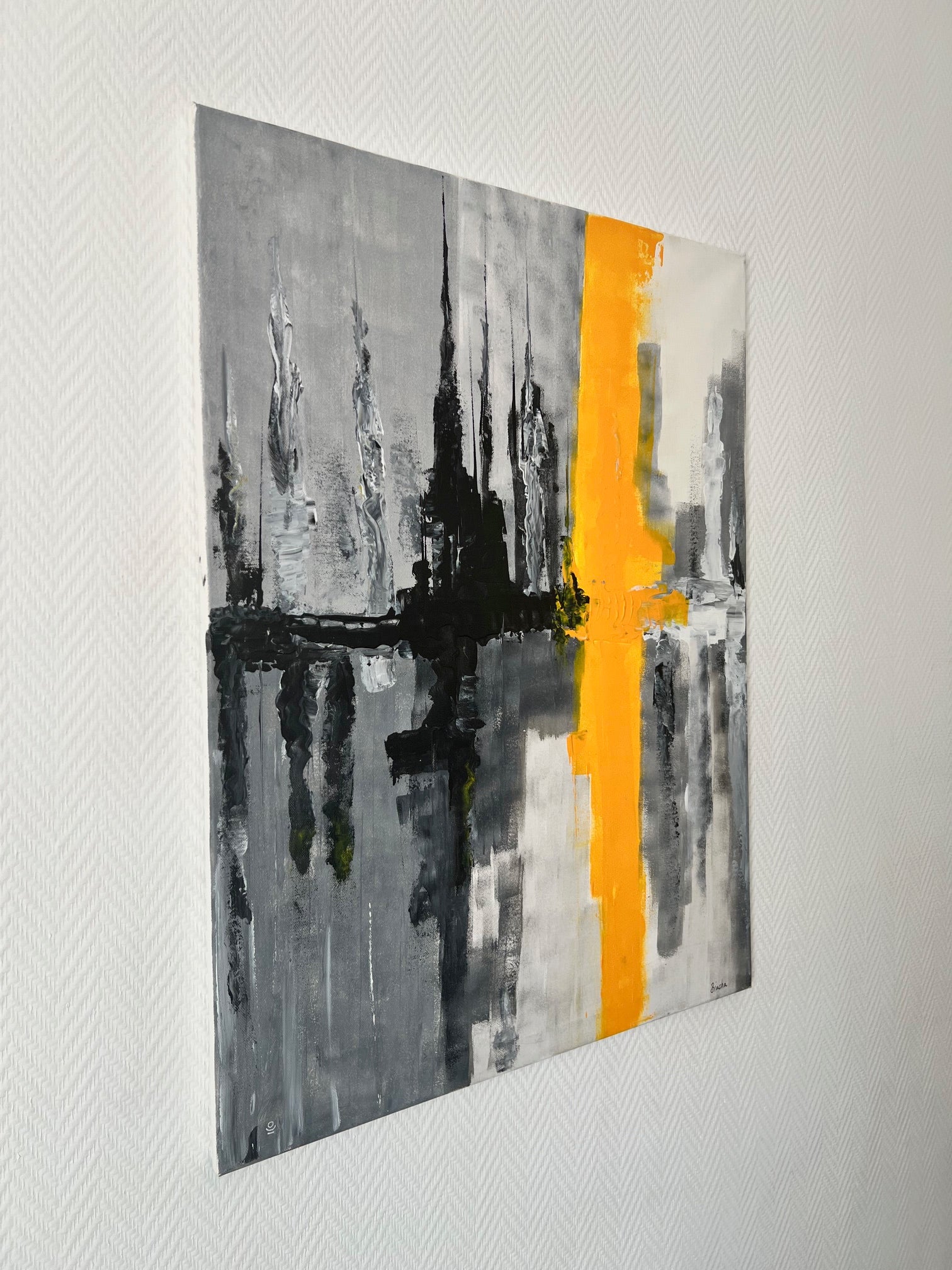 Composition abstraite aux contrastes gris, noir et jaune, réalisée sur toile coton pour apporter du caractère à une décoration intérieure moderne.