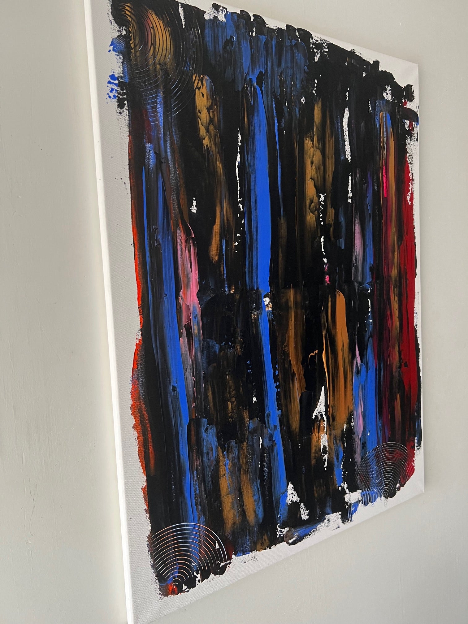 Tableau abstrait lissé bleu, or et noir, peinture moderne faite main, composition verticale dynamique signée Biacha.