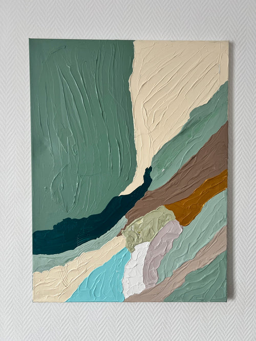 Tableau abstrait en relief peint à la main, vert sauge, beige, taupe et ivoire, idéal pour une décoration murale de salon contemporain.