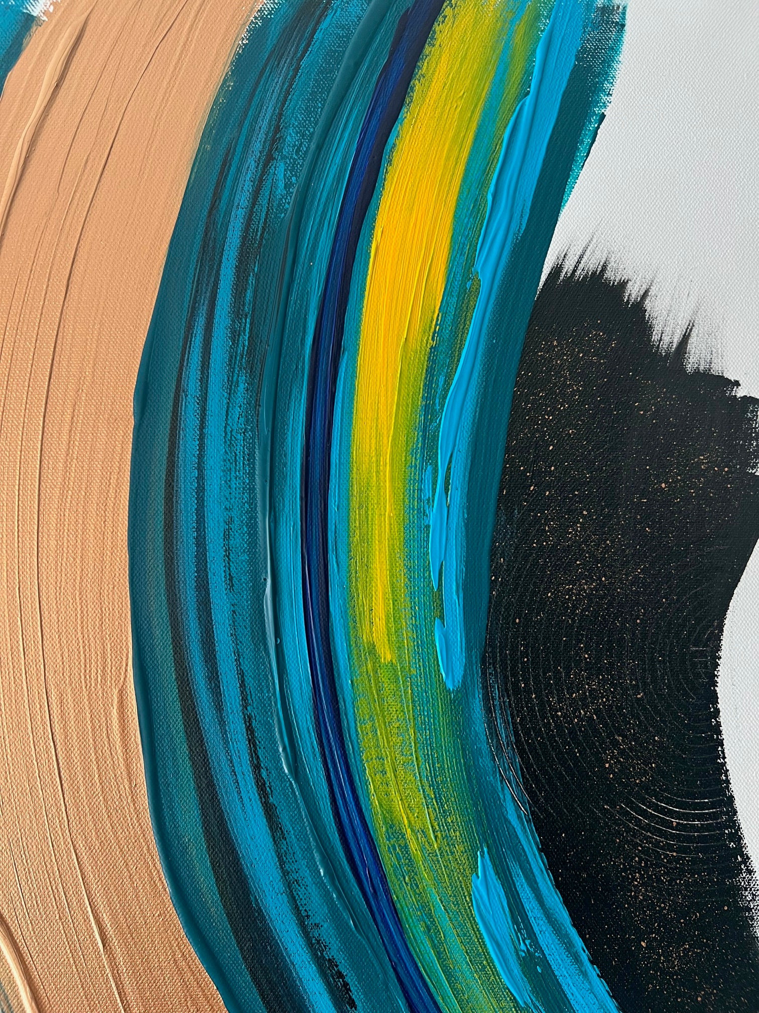 Tableau moderne bleu, or,vert et noir, peinture abstraite en relief aux lignes fluides, idéale pour une déco intérieure design.